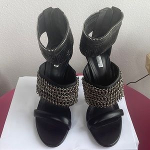 Schutz Black Sandalia Salto Alto Chain Zip Stiletto Heels